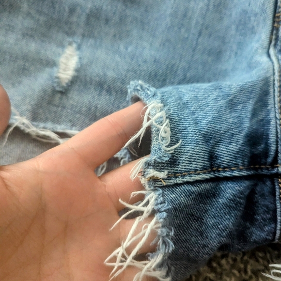 Levi Wedgie Light Wash Short - Picture 6 of 9